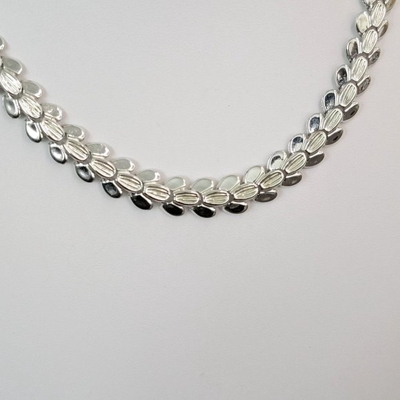 Coro Silver Tone Necklace Abstract Design Hook Close Vintage Signed 16 in - Picture 2 of 8